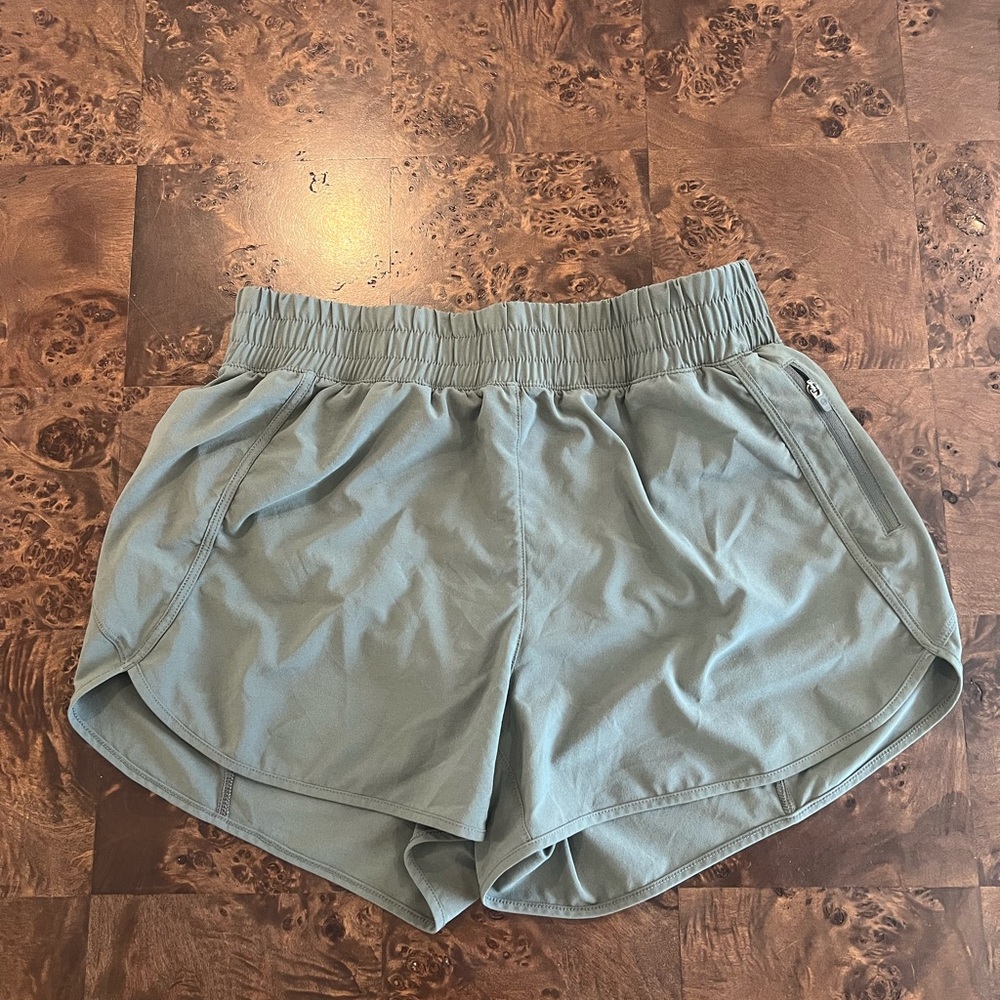CRZ YOGA athletic shorts size M